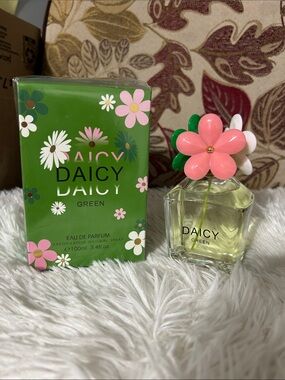 Green Eau de Parfum — Green Bottle with Pink & White Flower Cap